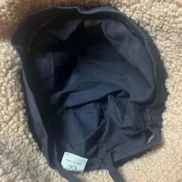CC EXCLUSIVES SHERPA BUCKET HAT PREOWNED EUC - Picture 4 of 8